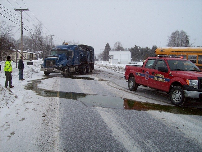 Bus tractor trailer 1055 001_650x487